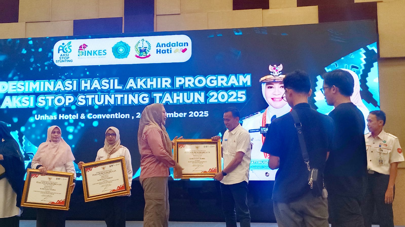 Dinas Kesehatan Kabupaten Barru Raih Penghargaan Intervensi Spesifik Stunting Terbaik ke-3 se-Sulawesi Selatan